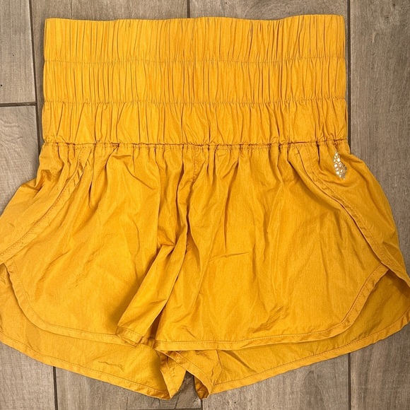 Free People FP Movement Gold Women's Shorts XS High Rise - Picture 1 of 1
